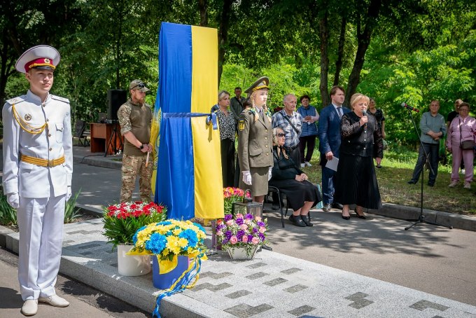 стели на честь загиблих захисників Онопрієнка та Якимова